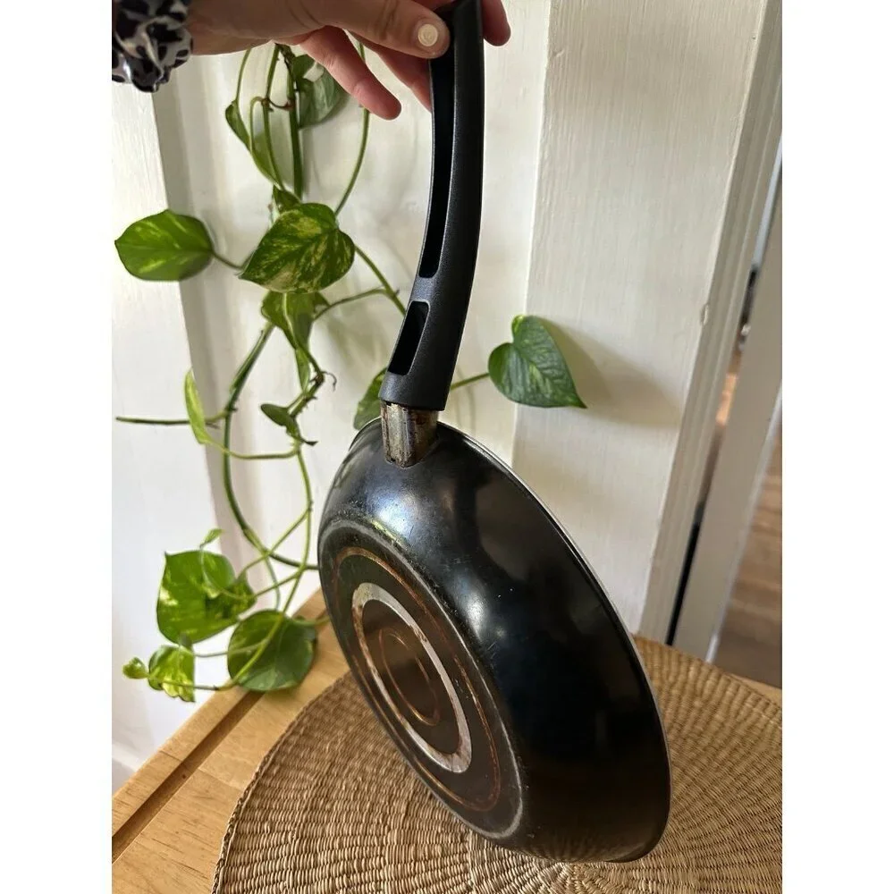Black Kitchen cooking pan